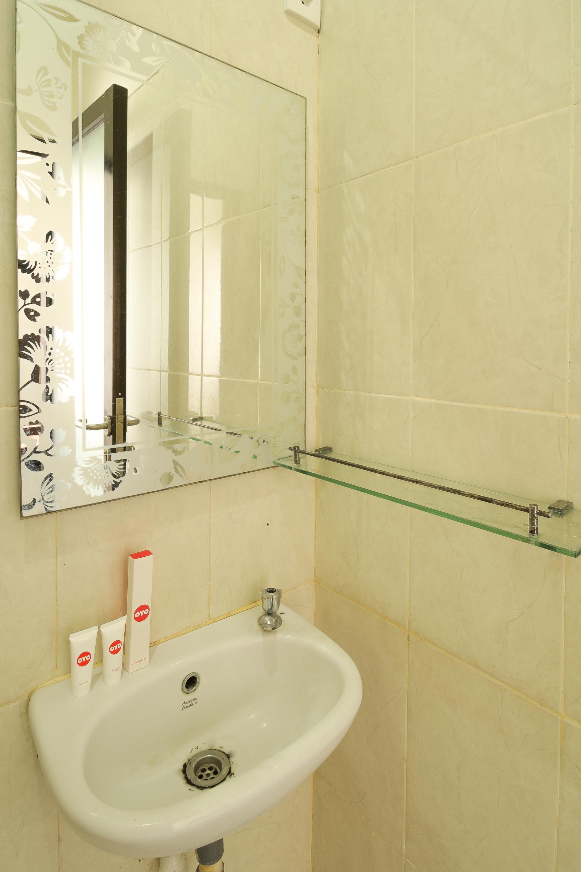 Oyo 734 Tuban Torres Hotel Kuta (Bali)