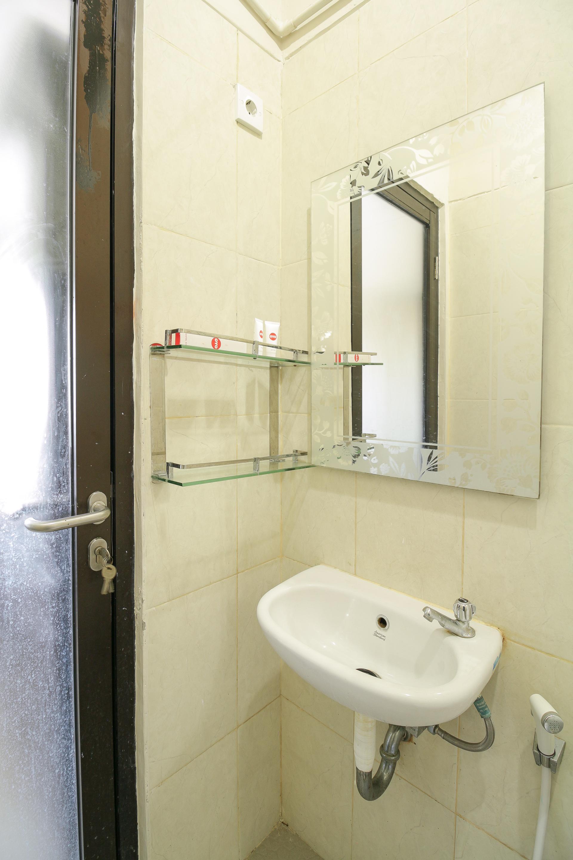 Hotel Oyo 734 Tuban Torres
